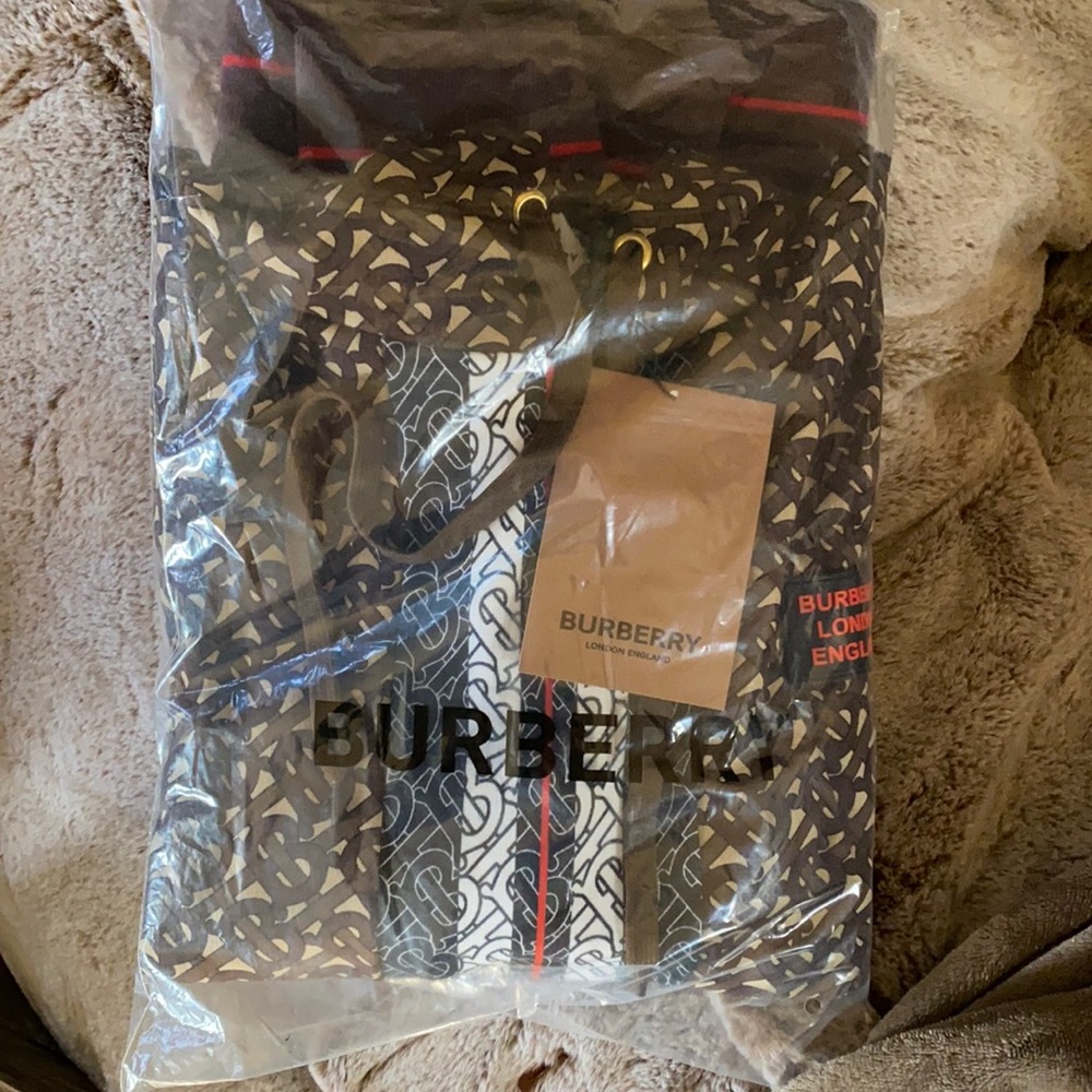 Burberry sweatshirt